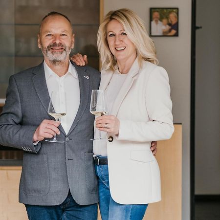 던스테인 Weingut Baeuerl 아파트 외부 사진