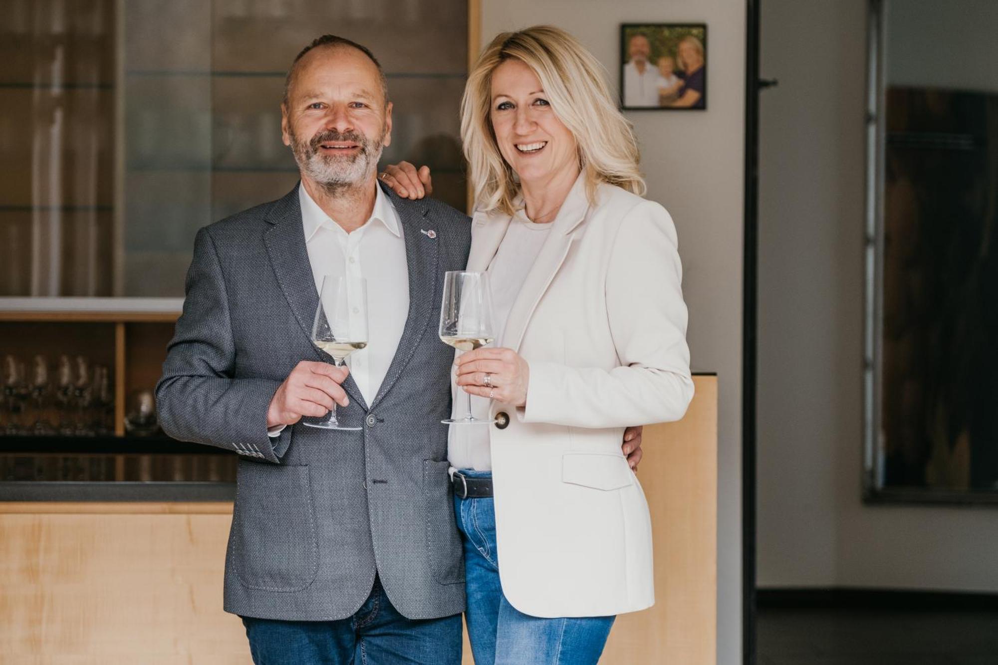 던스테인 Weingut Baeuerl 아파트 외부 사진